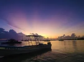 Comfortable twin room 300m at beach WiFi parking