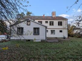 Lägenhet nära naturen，Nykroppa的飯店