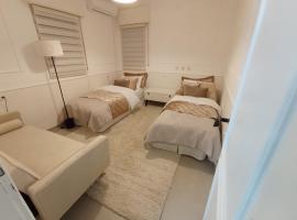 דירת נופש צימר אירוח בצפת צפון קרוב למקווה ורשבי, lemmikkyst&auml;v&auml;llinen hotelli kohteessa Safed