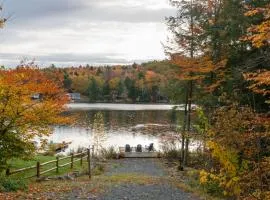 Luxe Lakefront Paradise! King Beds, Private Dock, Gourmet Kitchen, Theatre and Game Room!