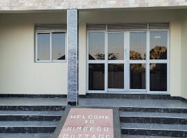 Simbego Cottages Lira، فندق مع موقف سيارات في Lira