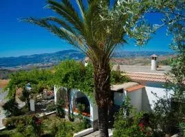 Holiday Home Gemütliches Haus in Anlage mit Schwimmbad in Válor by Interhome