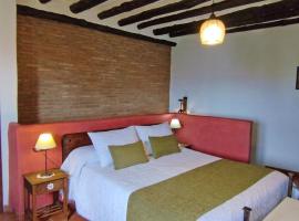 Holiday Home Gemütliches Haus in Anlage mit Pool und Garten by Interhome, hotel en Válor