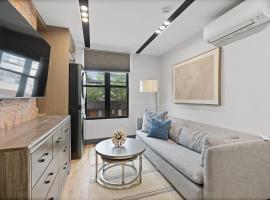Luxury and Trendy 3BR 2BA APT only 20 minutes to New York, hotel em Croxton