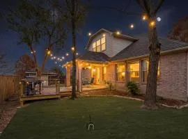Large Luxury 4-BR Home EPIC GameRoom! Lighted Deck & Grill!