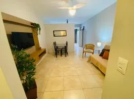 Apto no centrinho com split perto do mar acochegante e muito confortavel perto de tudo