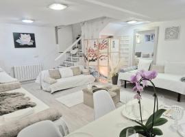 Basement studio in hosts house with private terrace and BBQ Ideal for The camino, hotel in Zizur Mayor