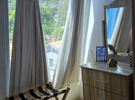 Martha's House Tesla, hotel u gradu Sufrijer