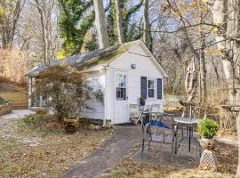 Bluffside Studio with Beach Access in Calverton!