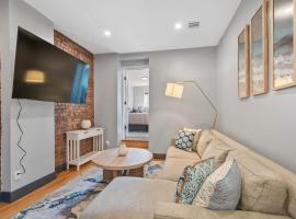 Luxury and Modern Apt with Patio only 10 Min to Times Square, hotel em Hoboken