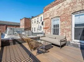 Luxury and Modern Apt with Patio only 10 Min to Times Square