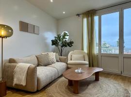 Vue Paris 1 min de la gare, hotel en Saint-Cloud