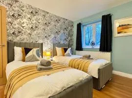 Stylish 2 Bedroom Apartment With 2 Bathrooms and Free Gated Parking