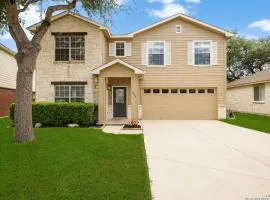 San Antonio Oasis near Six Flags, Sea World & UTSA