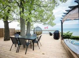 Beach Front Family Cottage Ping Pong & Karaoke