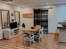 Villa à coté de l'aéroport avec piscine