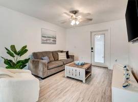 The Cozy Cove I 3 min to Beach, hotel in Bradenton