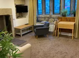 Character Listed Cottage with log burner and patio