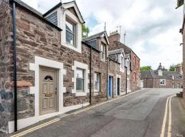 Meadow Hill Cottage with Private Garden, Crieff