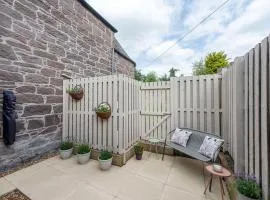 Meadow Hill Cottage with Private Garden, Crieff