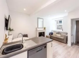 Meadow Hill Cottage with Private Garden, Crieff