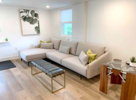 Fresh Modern Garden Level Kittery Studio, hotel em Kittery