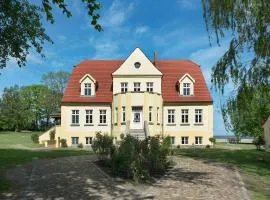 Apartment Wohnung im zweiten Obergeschoss des Gutshauses by Interhome