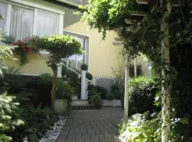 Apartment Große Ferienwohnung mit Balkon und Garten by Interhome