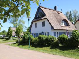 Holiday Home mit Garten- Sauna- Kamin und Whirlpool by Interhome, khách sạn ở Glowe