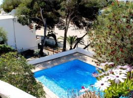 Apartment Bungalow con piscina by Interhome, hotel i Cala d'Or