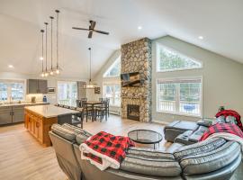 All-Season Adventure! Family Home in Bridgton, מלון בBridgton