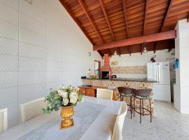 CASA ESPAÇOSA e CONFORTÁVEL NA PRAIA, khách sạn ở Bertioga