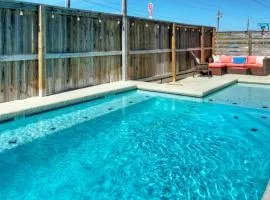 2 Homes in Gulf Village by AvantStay Sleeps 24 2blocks to the Beach Pool Game Room Patio w Outdoor Bar