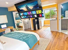 Private Studio - 5 Min to DT - Self Check-In - 75 Inch TV, hotel in Williams Lake