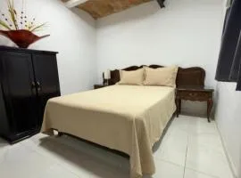 Casa en la Tuzania Zapopan planta Baja 2 Cuartos Sala Comedor Cochera 1 Auto