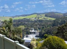 HaruView - Spacious house with view of Haruru Falls, hotelli kohteessa Haruru