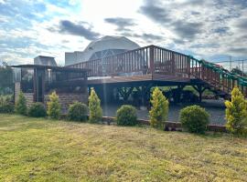 La cabaña de Ciela G glamping con jacuzzi y croquet, hotel in Latacunga