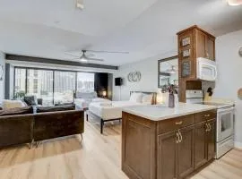 Iconic Vegas Views - 6 comfy Beds, NO RESORT FEES, Center Strip!