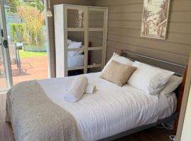 Frangipani Studio、アラダラのホテル