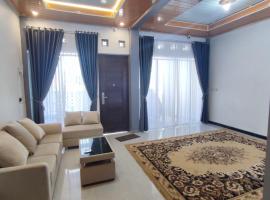 5 Bedrooms Homestay in Jogja-Kangen Homestay Sidokarto、Godeanのホテル
