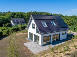 Great holiday home energy neutral on Texel with sauna and sun shower, hotel in Westermient