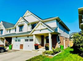 Sky Cove - Modern Comfort, Simple, Cozy, Central, hotel em Saint Thomas