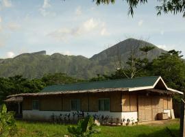 Hill Myna Vacation House, отель в городе Nagpoyopoyo Island