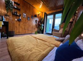 Double bedrooms in home in Kilcock, one stop from Maynooth, Hotel in Kilcock