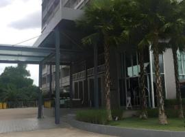 Chaisaeng Villa, hotel in Sing Buri