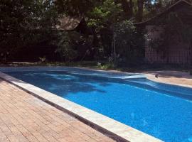 Byron Bay Rainforest Resort, hotel in Byron Bay