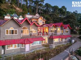 StayVista at Whispering Valley with Heater, WiFi, Lawn, hotel i Rānīkhet