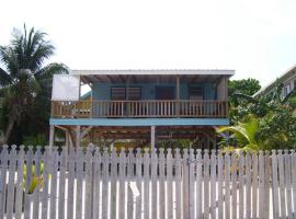 Carolyn's Other House- Gold Standard Certified, villa em Caye Caulker