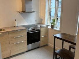 Charmerende byhus midt i Assens – hotel w mieście Assens