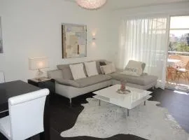 Magnolia by Fewotessin